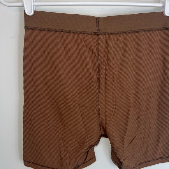 Skims Brown Ribbed Biker lounge Shorts - Picture 10 of 11